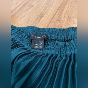 Club Monaco teal/green skirt